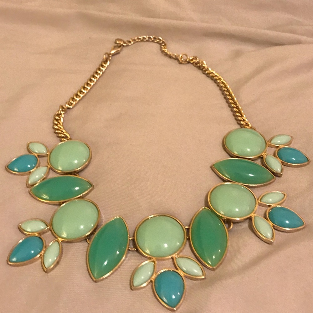 ✨ Francesca’s Blue & Green Statement Necklace ✨